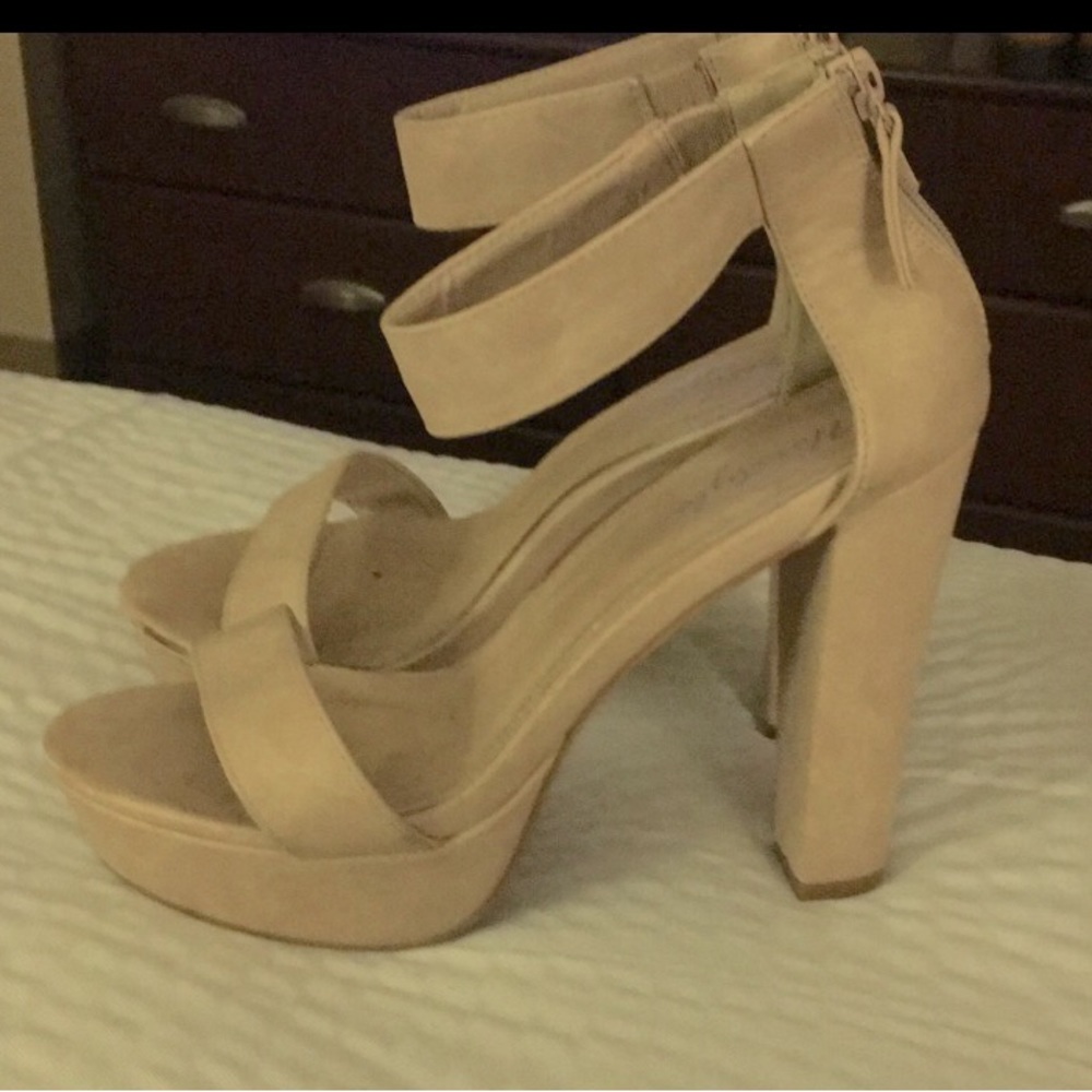 HerStyle Women’s Cream Colored Suede Heals